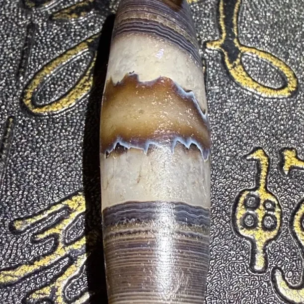 缠丝玛瑙光面蓝沁色.晶体眼.