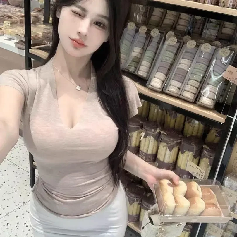 夏季性感简约紧身收腰显瘦通勤设计感V领抗起球修身短款短袖T恤女