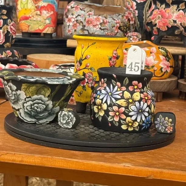 2H 手绘花盆三只