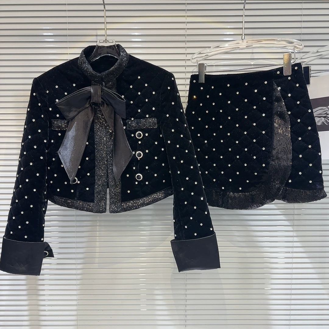 网红同款2024冬季新款小香风钉钻夹棉绒面短外套+亮片边短裙套装
