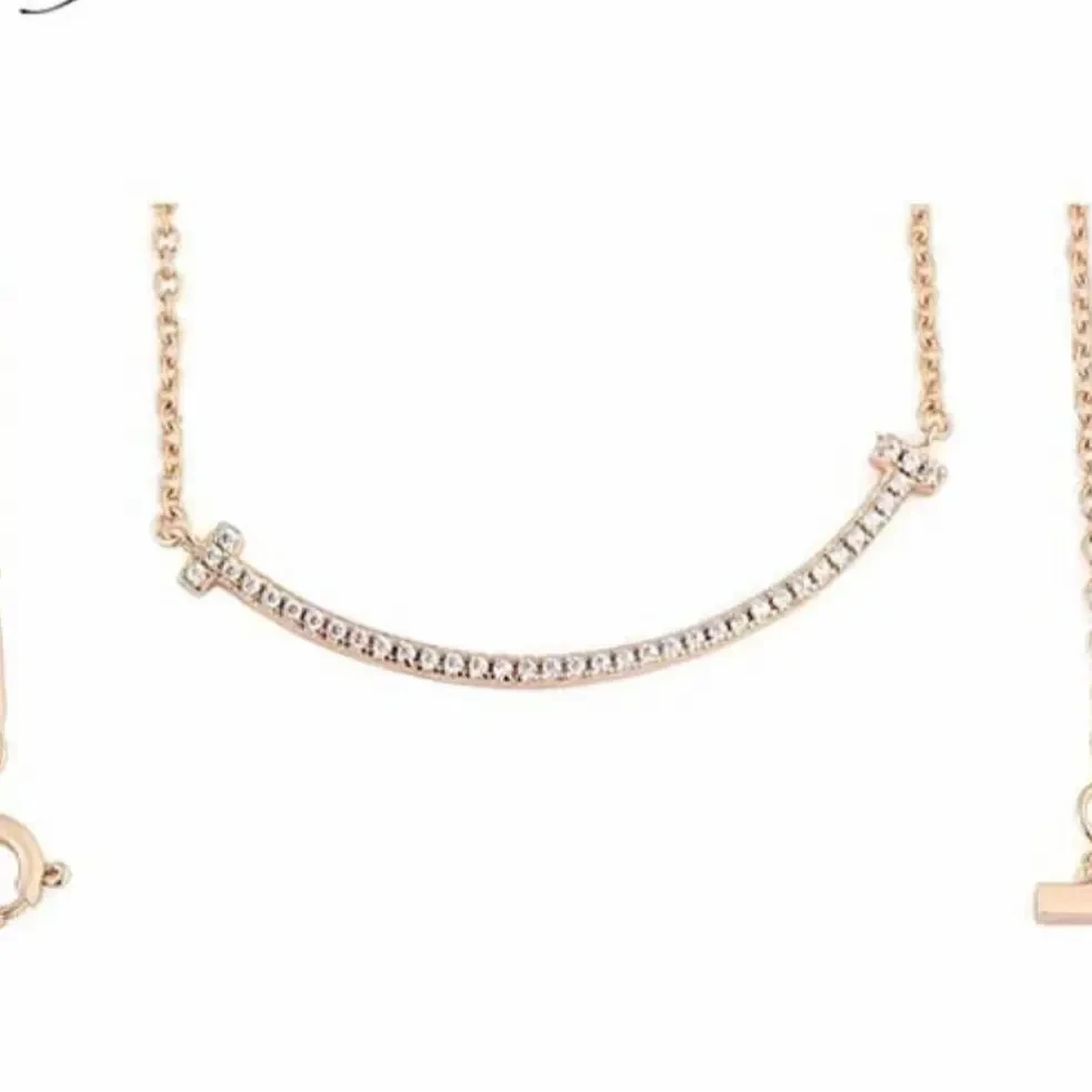 X 微笑 交叉 康康 钉子 项连丝巾