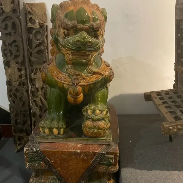 复古风格手工琉璃狮子摆件增添家居艺术氛围