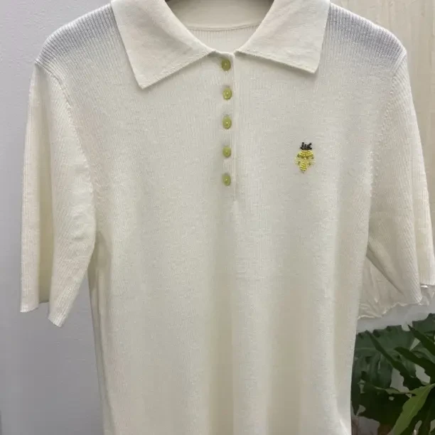 【小众品质女装】经典设计小蜜蜂真丝短袖通勤风女装高级感春游