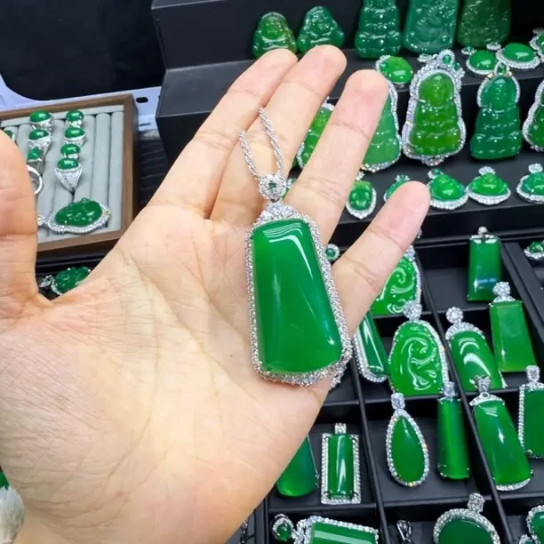 天然玉髓百搭平安无事牌吊坠项链