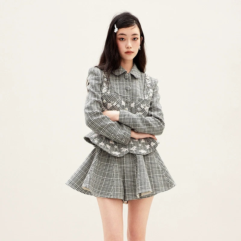 LeFame/拉飞姆25春季新款重工梅花珠片绣中式黑白格LF25C31SC272