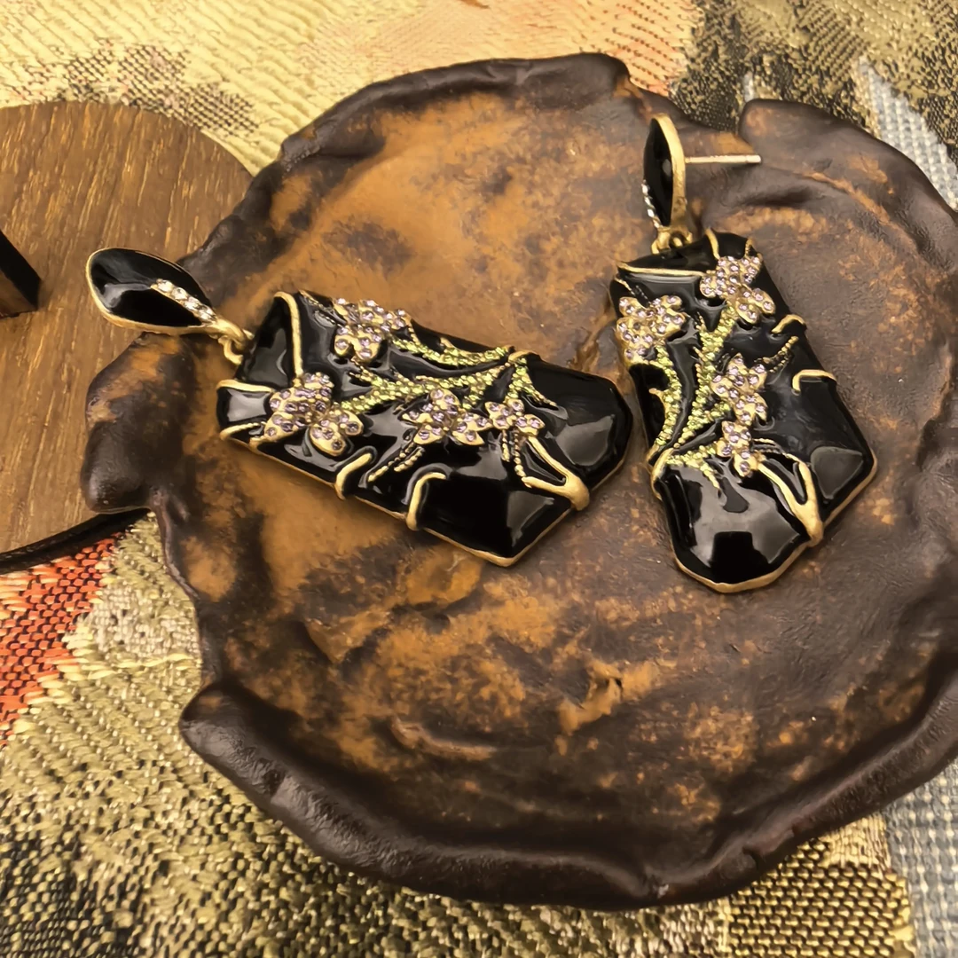 铜合金珐琅耳饰 中古风铜镀黑色珐琅水晶幽兰耳饰