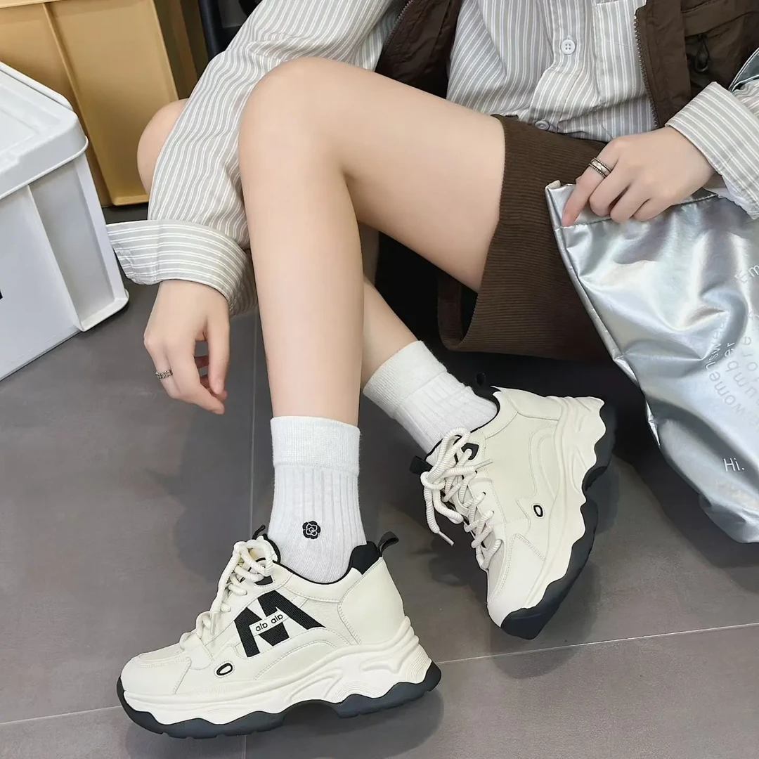 冬季新款加绒复古厚底增高显脚小休闲运动鞋女简约舒适百搭老爹鞋