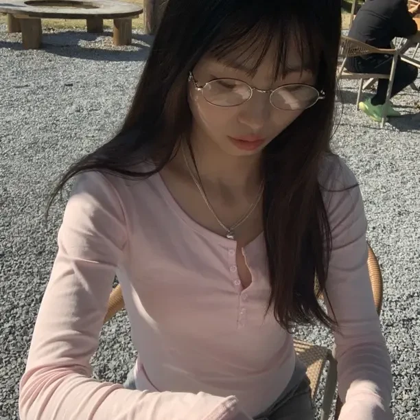 粉色圆领长袖T恤女莫代尔修身显瘦打底衫内搭日常百搭春秋季上衣