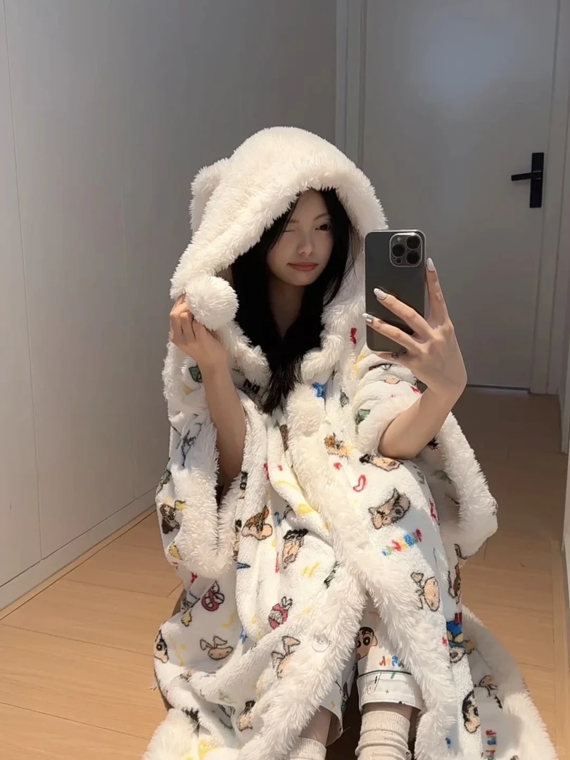 冬天可爱蜡笔小新斗篷睡衣女加绒加厚珊瑚绒朱志鑫同款睡袍家居服