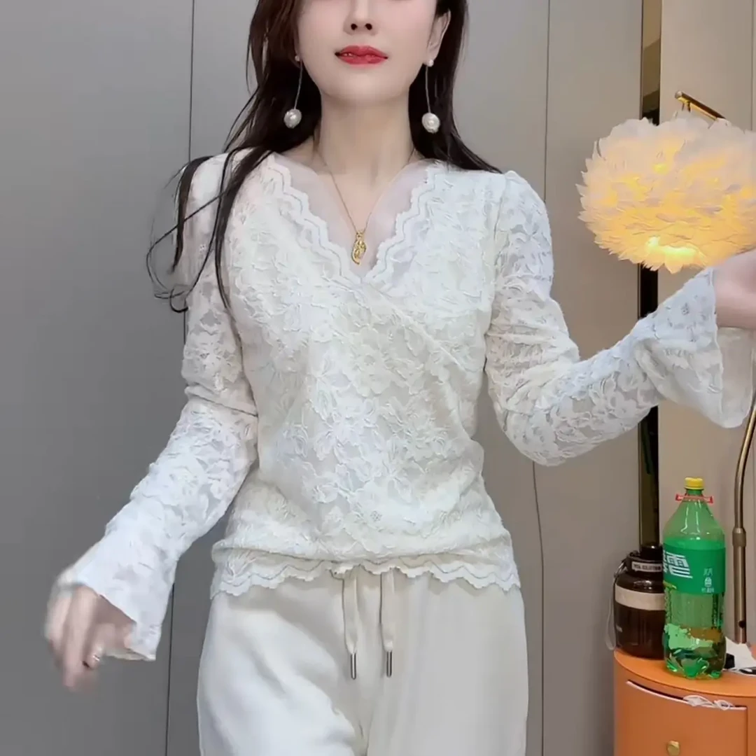 纯欲风V领加绒加厚蕾丝衫秋冬新款修身显瘦长袖打底衫上衣
