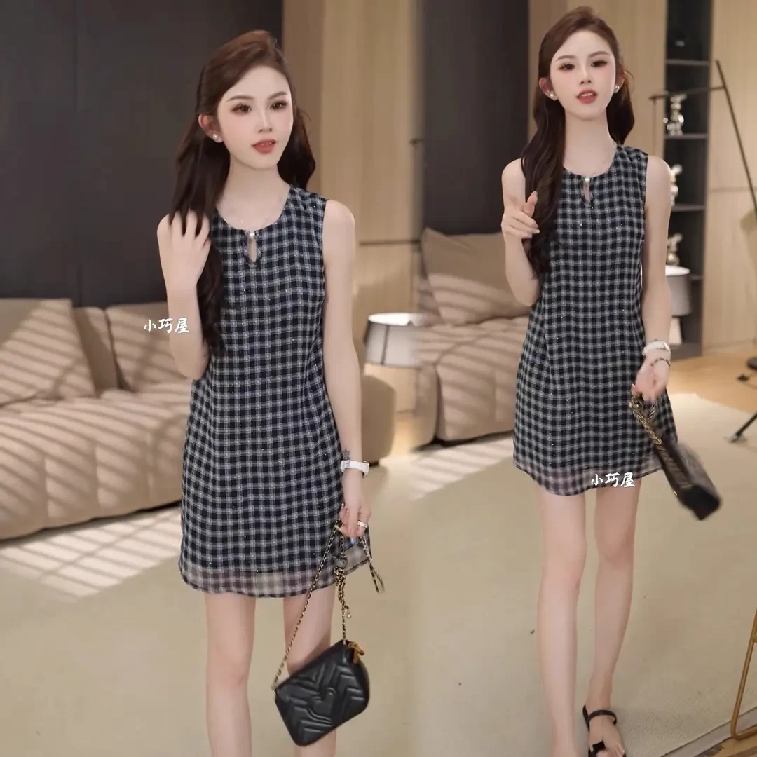 时尚背心连衣裙女2025夏季新款洋气显瘦设计感格子无袖中长款裙子