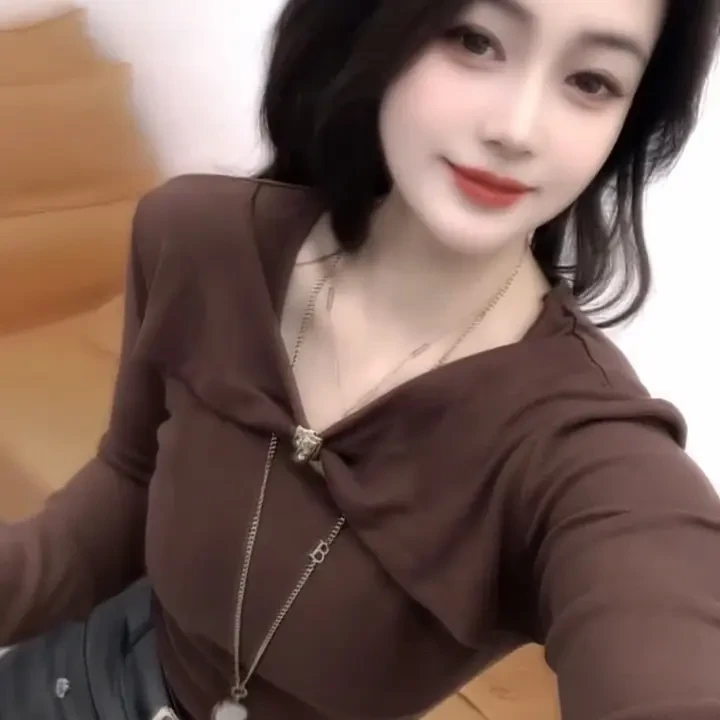 V秋冬新款辣妹风长袖T恤女修身显瘦打底衫上衣V领