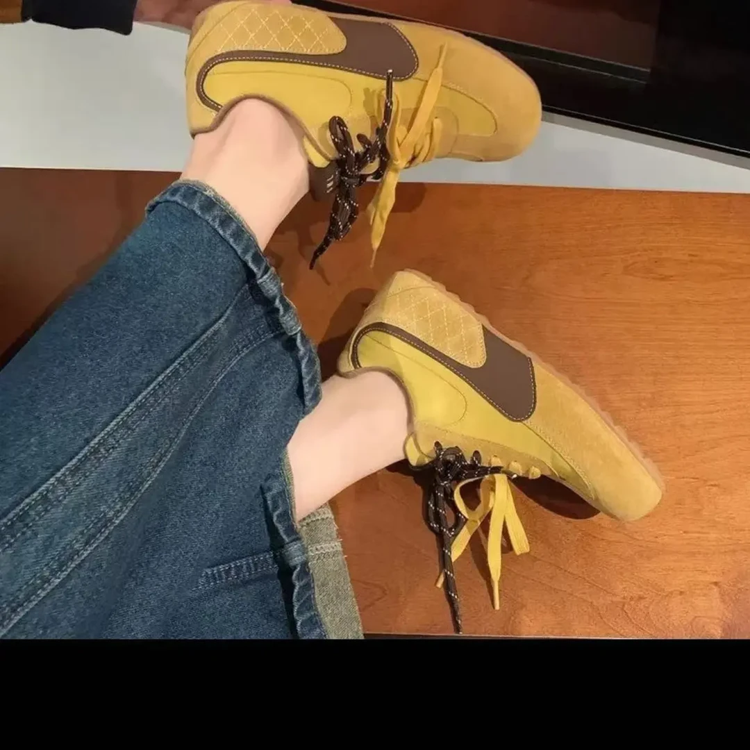 新款百搭透气运动鞋