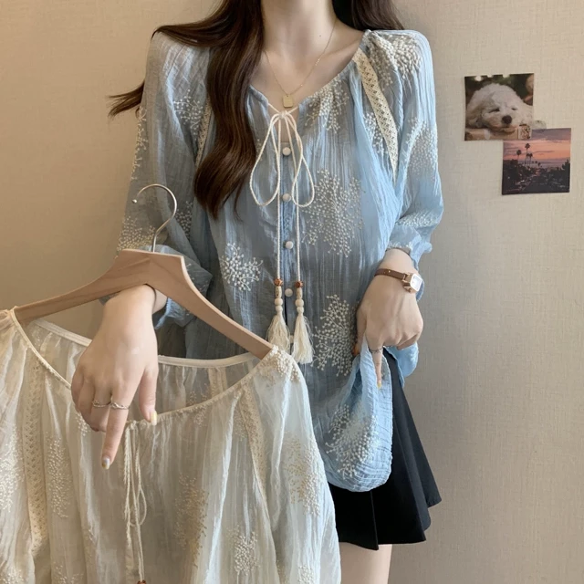 2025夏季新款蕾丝刺绣V型领雪纺衬衫七分袖外搭大码女装宽松上衣