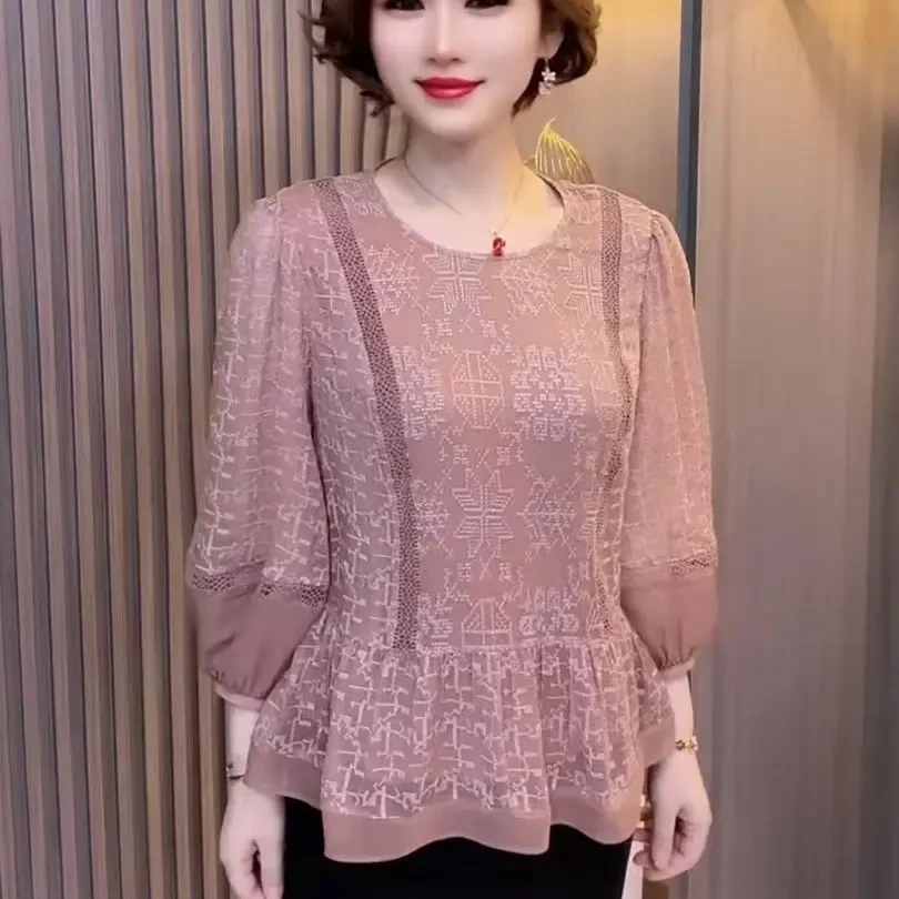 2025春秋新款刺绣圆领宽松显瘦洋气七分袖中年妈妈绣花遮肉小衫女