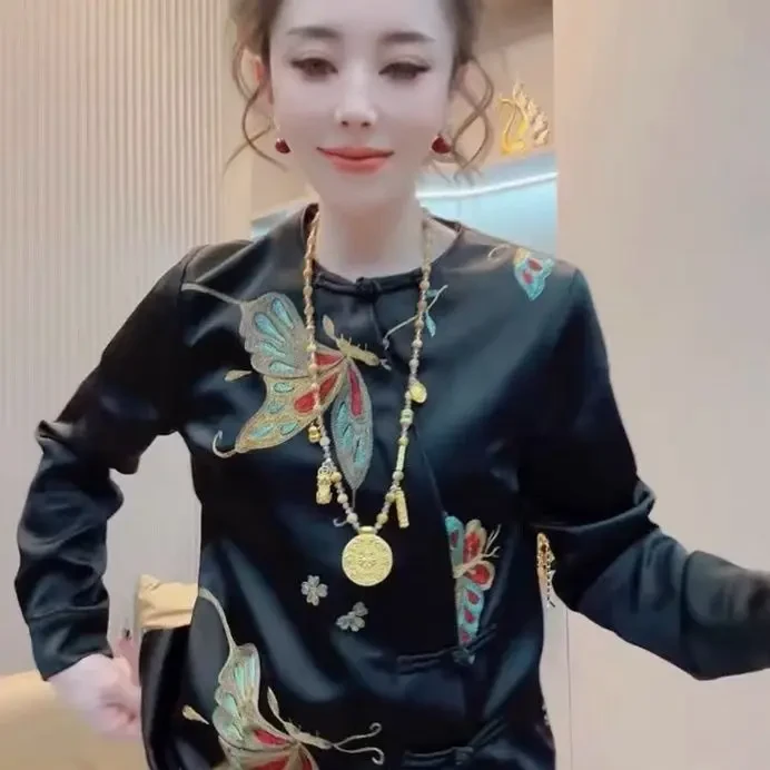 刺绣蝴蝶盘扣上衣时尚气质显瘦古风2025春季新款中国风新中式衬衫