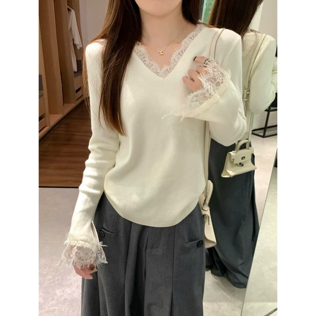 温柔风V领蕾丝拼接针织衫女秋冬小众喇叭袖内搭上衣韩系软糯毛衣