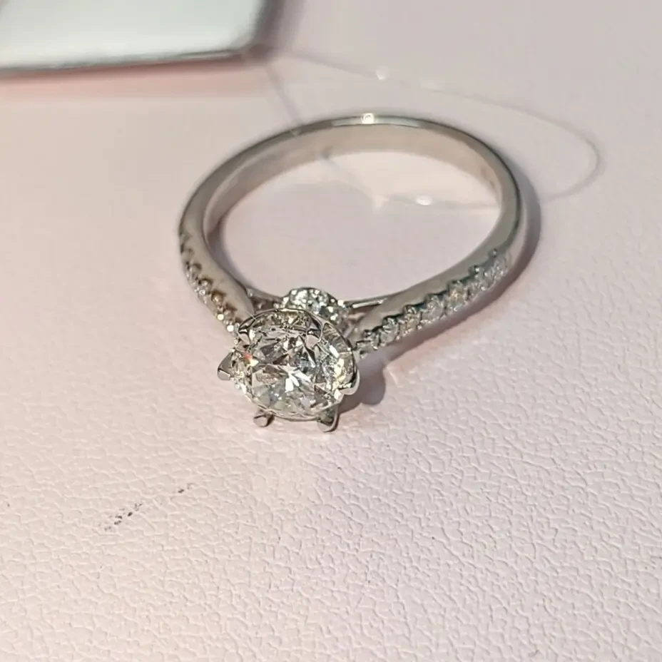 (NGTC)18K星光六爪一克拉钻石戒指镶嵌时尚女士满钻奢华