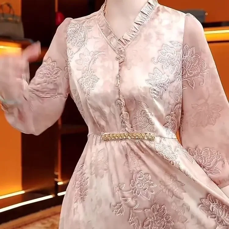 春夏2025年新款连衣裙时尚型减龄显瘦连衣裙气质绣花中长款夏季