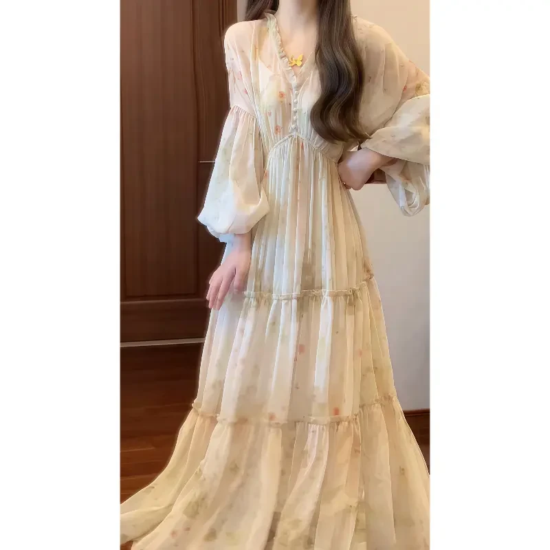法式浪漫V领碎花连衣裙灯笼袖温柔气质超仙度假风长裙