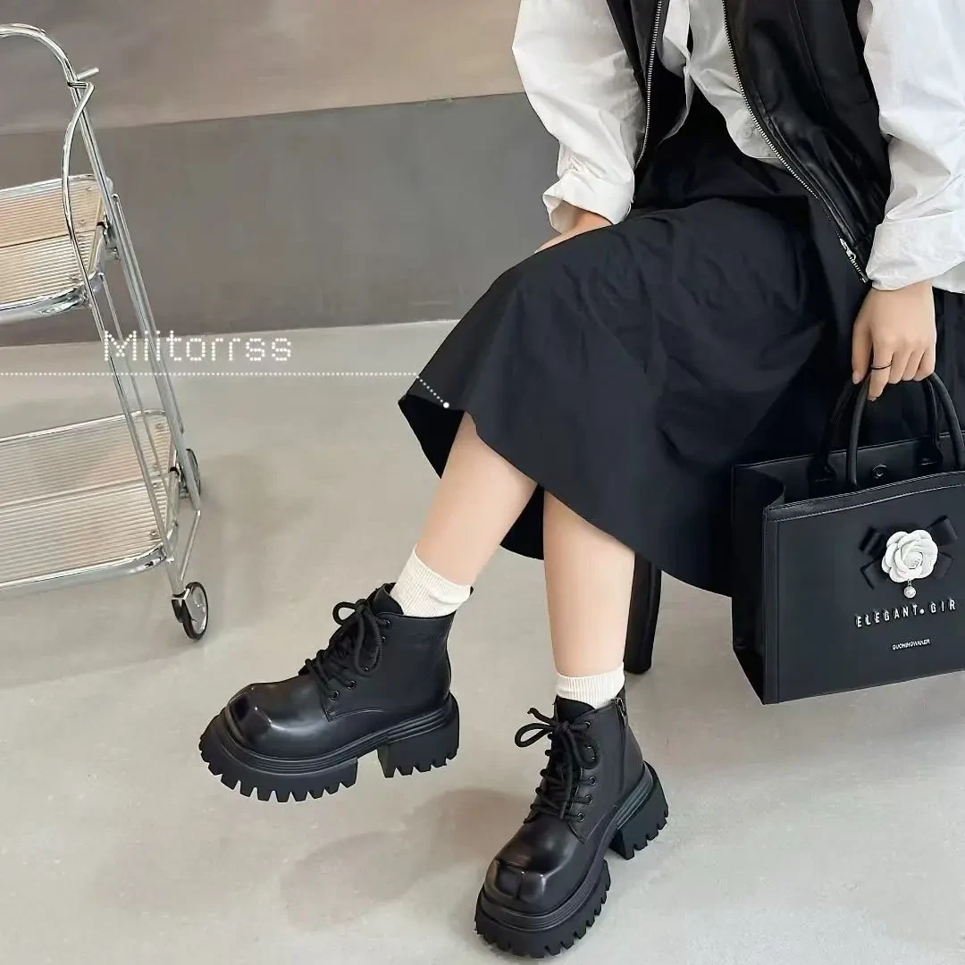 蜜兔原创马丁靴鞋头位置呆萌可爱