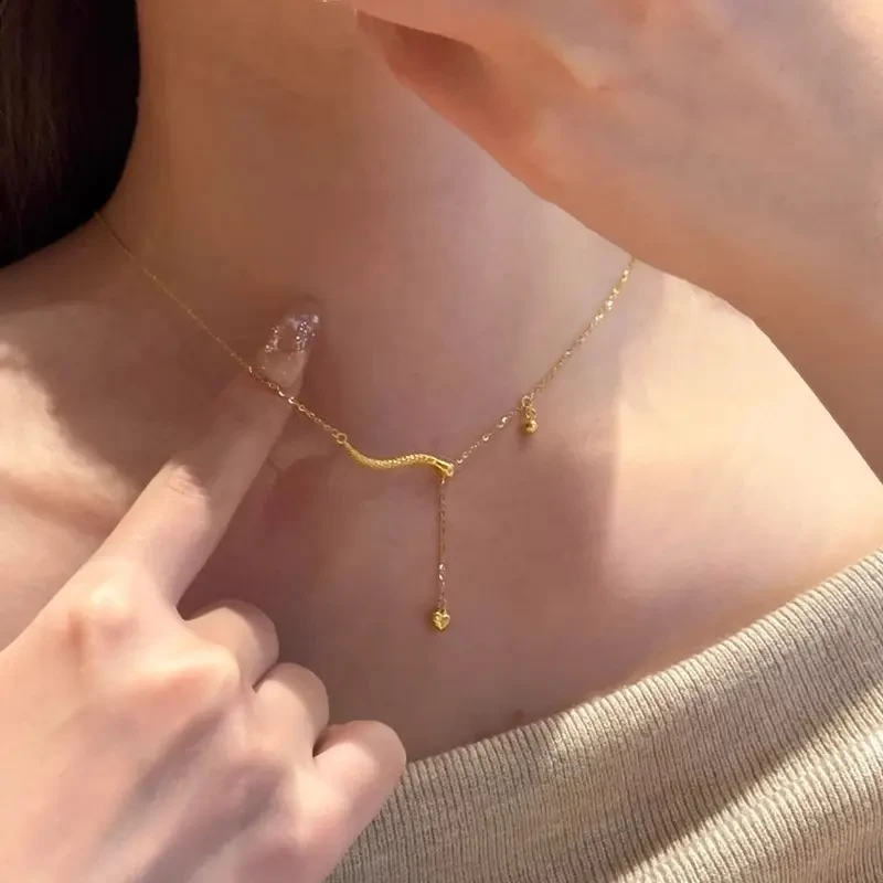 铜合金项链 金色灵蛇爱心项链女2025新款蛇年本命年锁骨链毛衣链