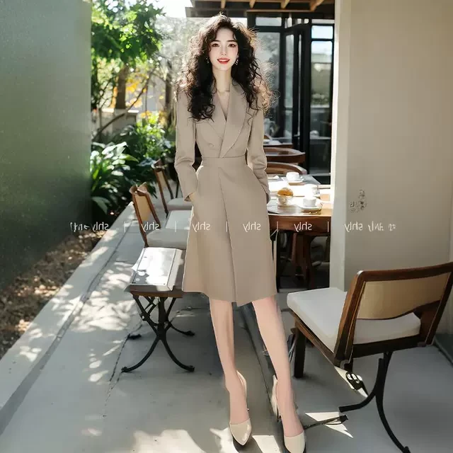 初秋韩系氛围感穿搭超好看卡其色西装连衣裙子秋装女款2025年新款