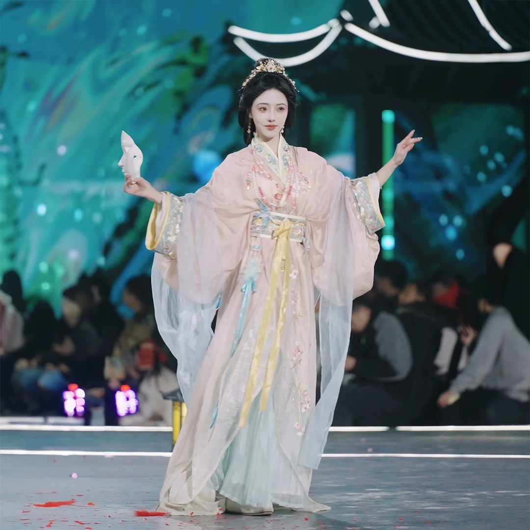 静还决 垂樱 原创战国袍刺绣大袖衫齐腰裙汉服女拖尾版国风走秀款
