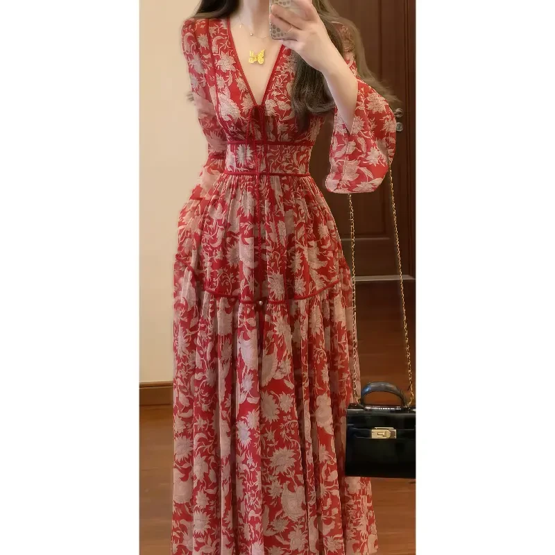 民族风红色碎花V领连衣裙喇叭袖海边旅游度假风长裙套装