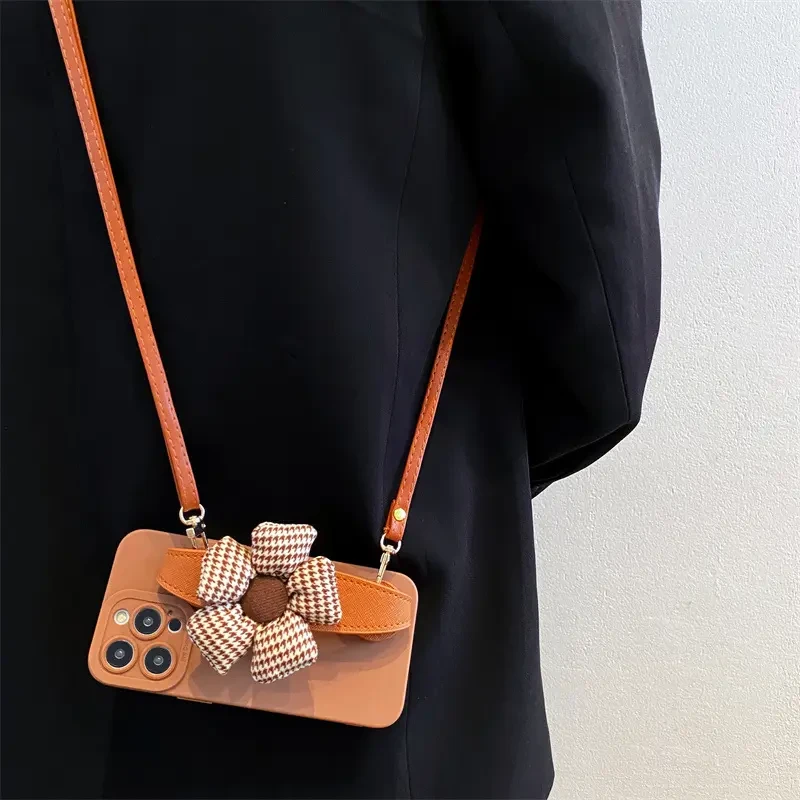 棕色格纹花朵手腕带适用【iPhone/华为/vivo/oppo/小米】斜挎手机壳