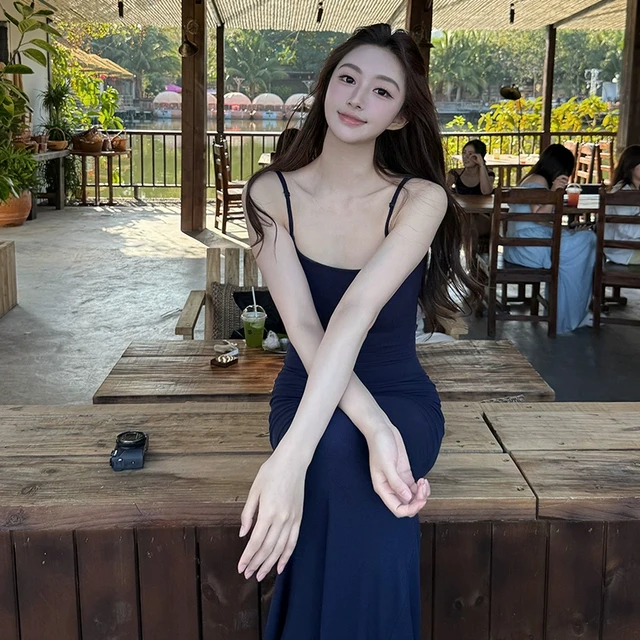 法式无袖蓝色吊带连衣裙子女春季2025年新款海边度假修身包臀长裙