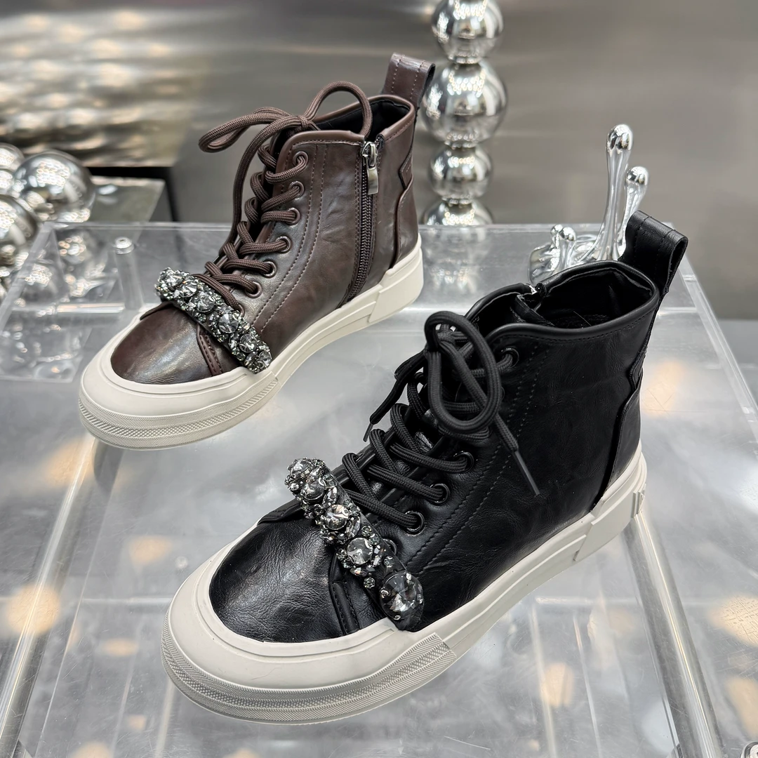 【现货】2024秋冬季新款重工水钻复古马丁靴洋气小短靴子女鞋117-1