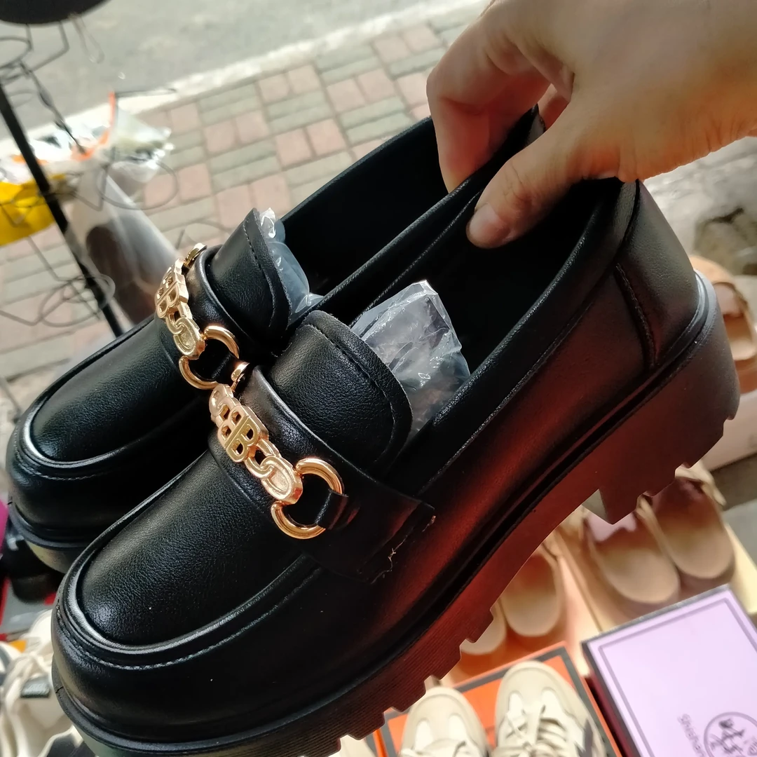 2025年爆款女士春秋真皮百搭英伦风圆头一脚蹬乐福鞋增高鞋