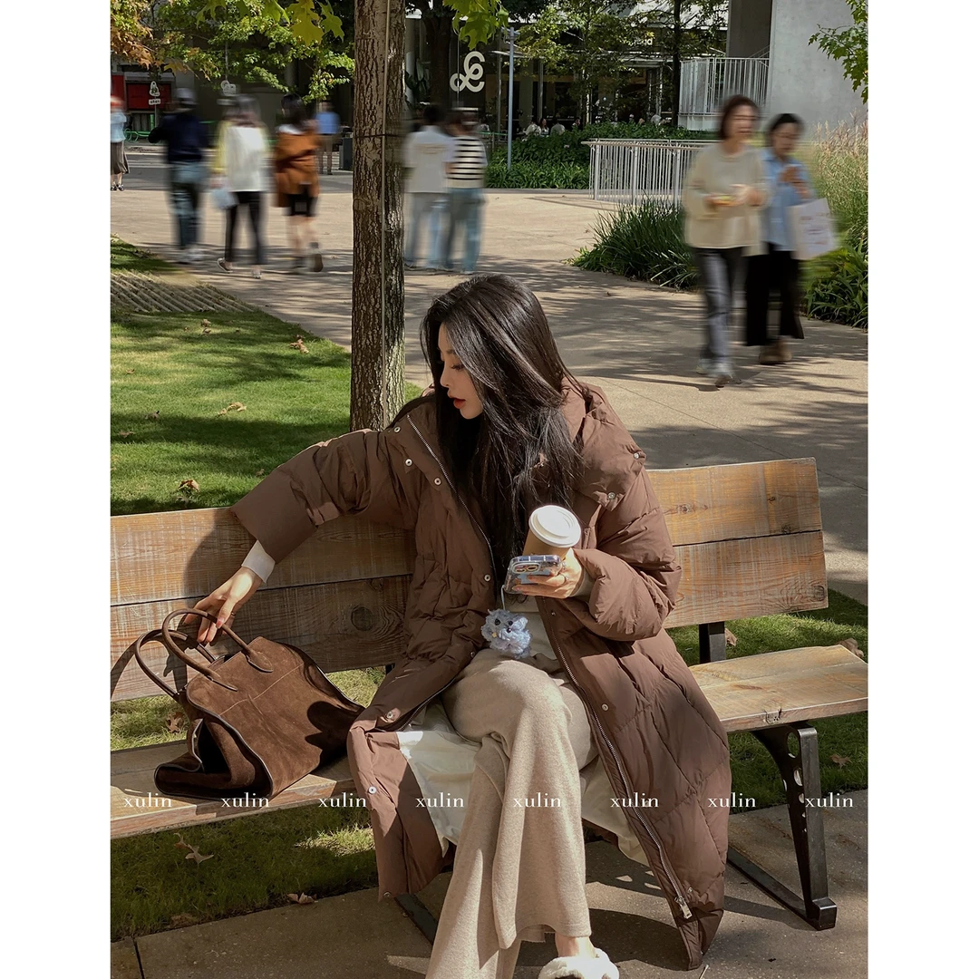 MINI STUDIO徐琳AW 暖炉大欧包格压纹90白鸭绒羽绒长外套x230456