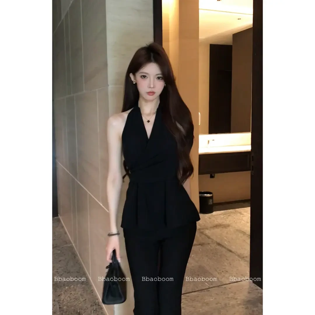 2025夏季新款温柔气质挂脖露背收腰系带v领无袖上衣+微喇长裤套装