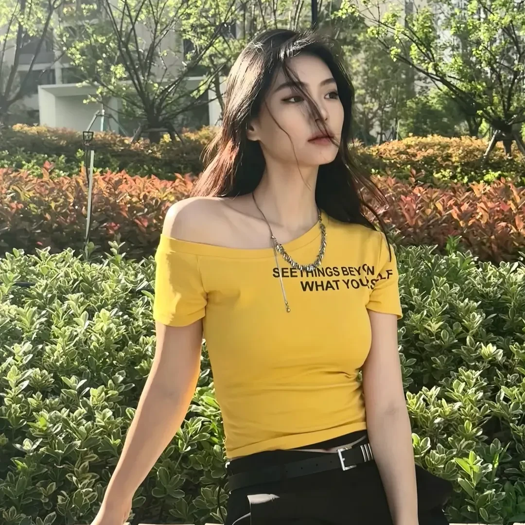 2025夏季斜肩纯色气质韩系印花露肩短袖T恤修身显瘦百搭简约款女