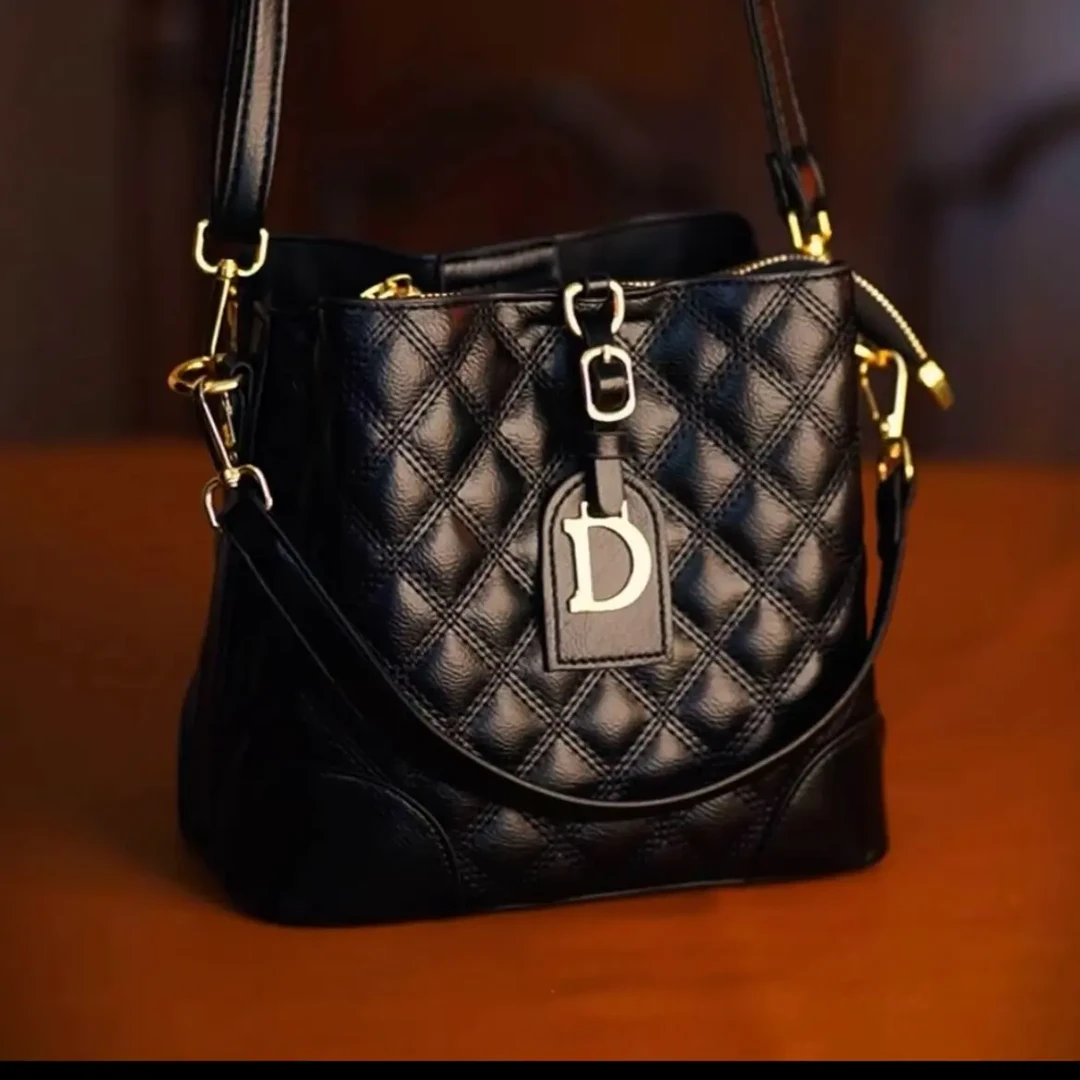 菱格包包女士包包2025秋冬季新款斜挎包时尚高级感菱格单肩水桶包