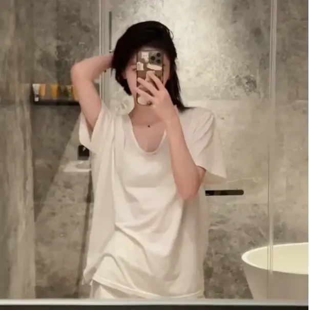 网红短袖白色大领口纯欲风时尚V领t恤正肩夏宽松显瘦遮肉内搭女潮