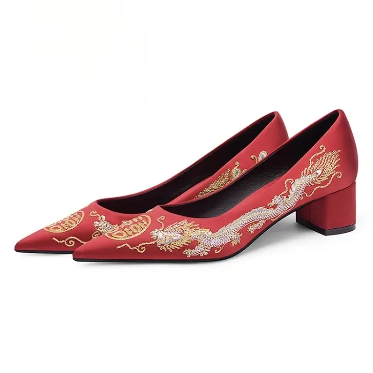 婚鞋刺绣黑金高跟鞋尖头修面皮防滑透气优雅通用常规