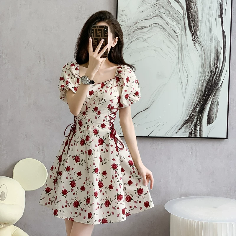设计感连衣裙2025夏季新款法式气质气质玫瑰女人收腰显瘦碎花裙子
