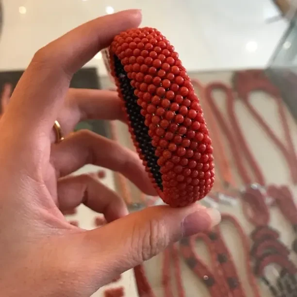 沙丁珊瑚小圆珠编织手镯弹力