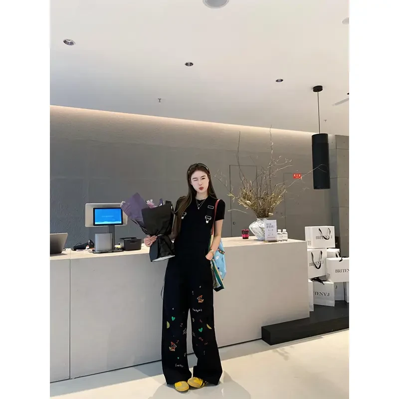 网红洋气炸街女装早春穿搭休闲短袖上衣卡通刺绣直筒阔腿背带裤