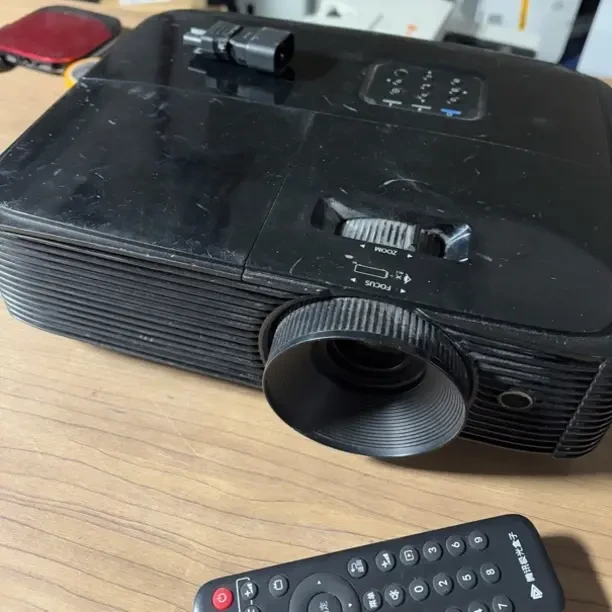 高清长焦特价投影仪  运费到付