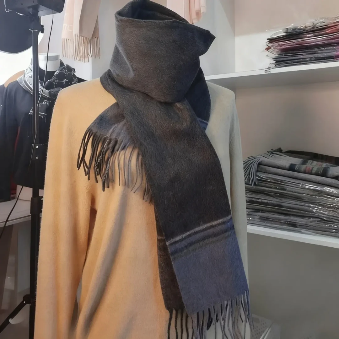 简约保暖纯色厚款时尚围脖灰色围巾秋冬羊绒商务舒适百搭冬季