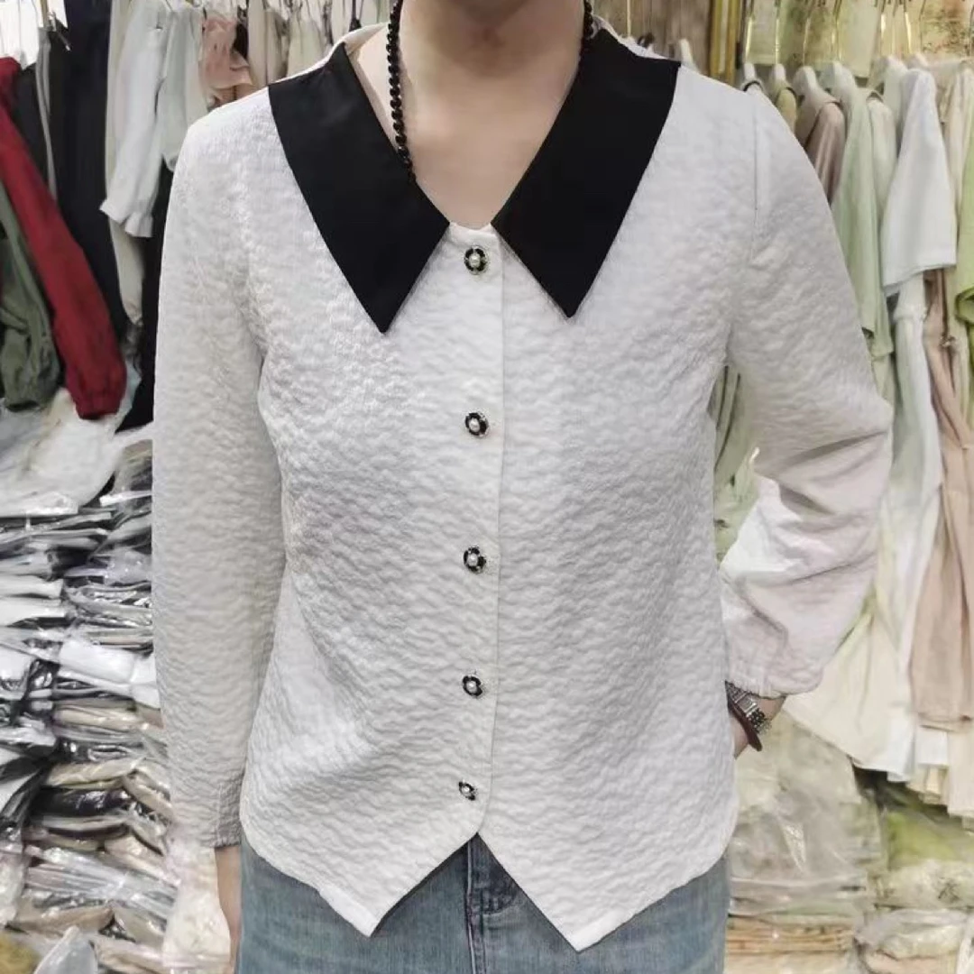 太阳花扣黑领法式设计感洋气白色显瘦打底衬衣气质时尚上衣