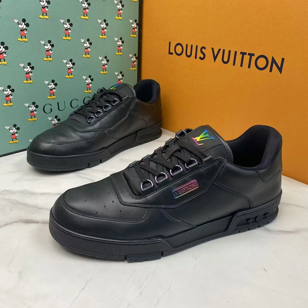 95新 LouisVuitton/路易威登 黑色渐变小侧标tr潮流休闲板鞋/43码