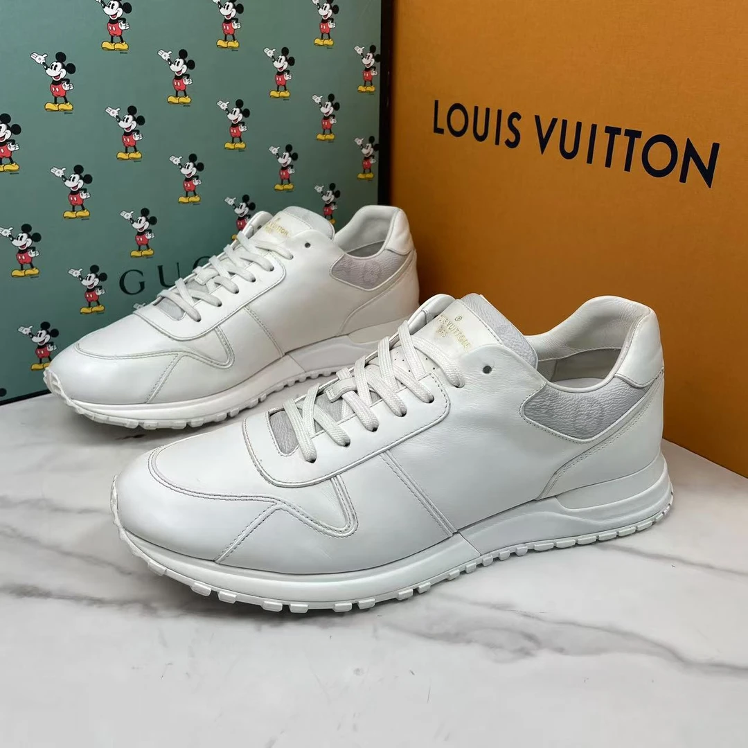 95新 LouisVuitton/路易威登 白色后跟老花潮流百搭运动鞋/43码