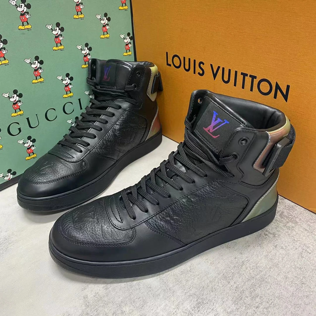 95新 LouisVuitton/路易威登 黑色炫彩浮雕拼接高帮板鞋/42.5码