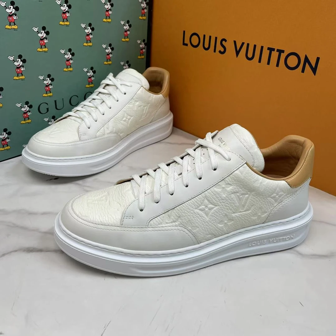 LouisVuitton/路易威登白色老花浮雕松糕休闲板鞋/42码/98新