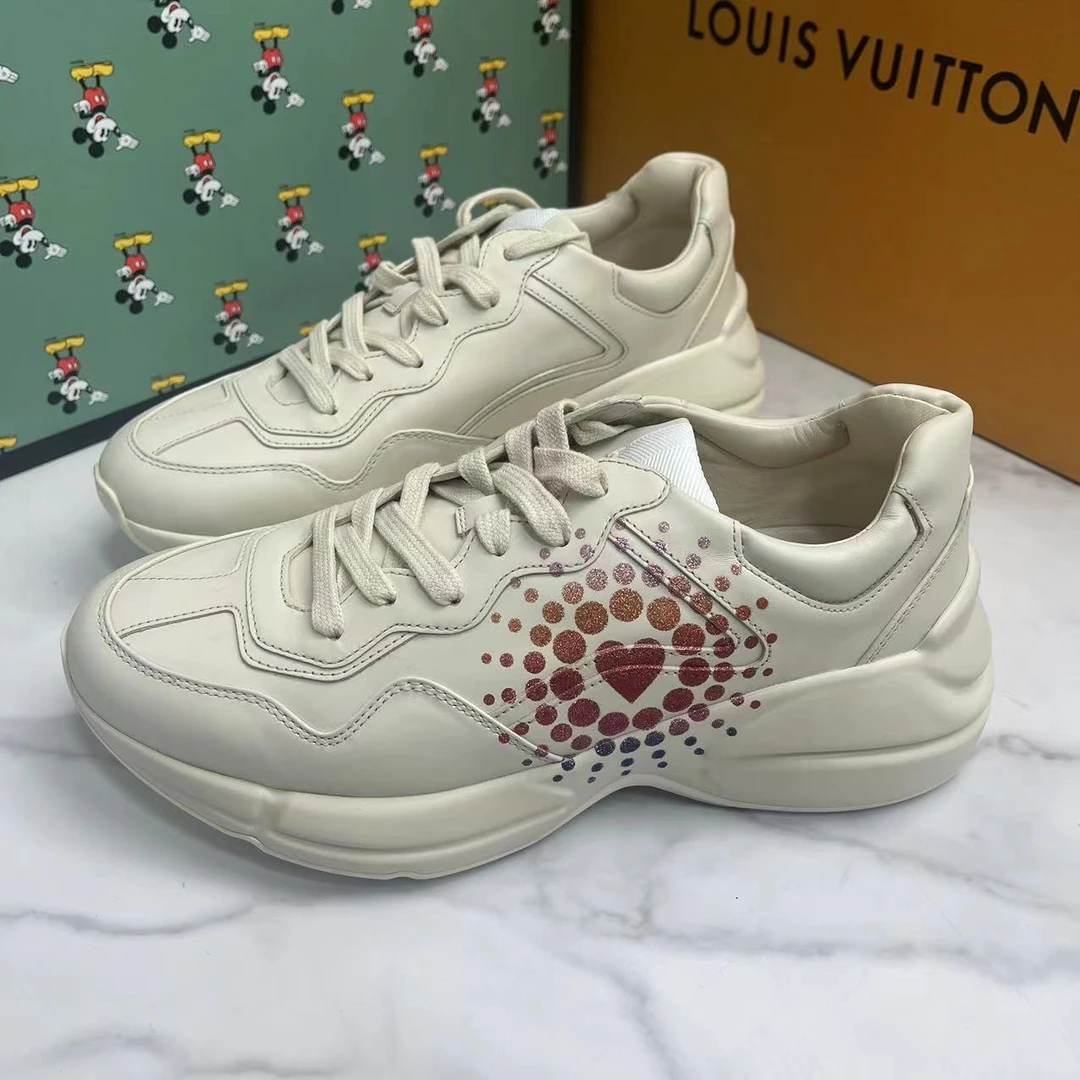 未使用 GUCCI/古驰 米白色侧边爱心logo印花老爹鞋 多尺码